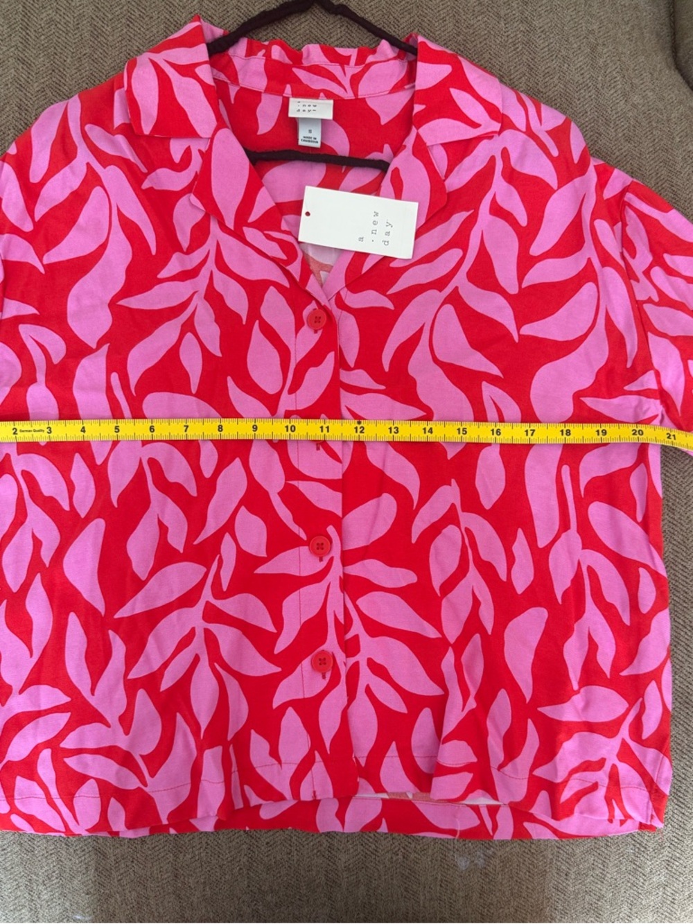 NWT Cotton-Linen Pink and Red Leaf Pattern Short Sleeve Button-Down Shirt - Picture 7 of 8
